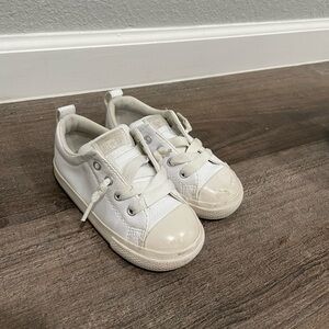 Kids Converse size 8 GUC